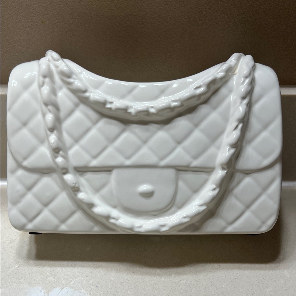 Elegant White Quilted Handbag
